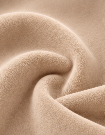 image du coussin enveloppant camel zoom sur le velours et la texture du coussin de grossesse